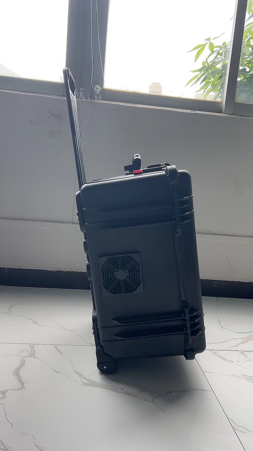 革吉手拉箱型移动通信干扰器